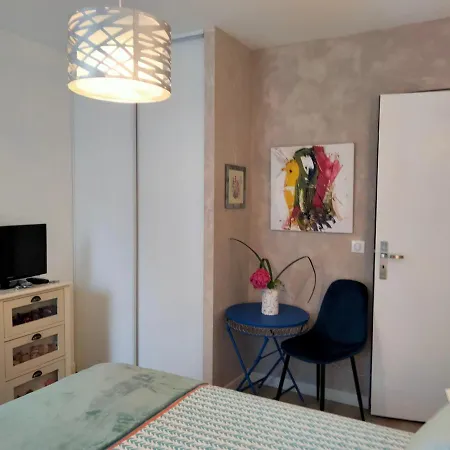 Les Hautes D'anastasia B&B 로데즈