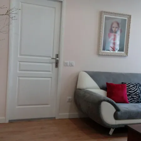 B&B Les Hautes D'anastasia 로데즈