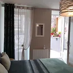 Les Hautes D'anastasia Oda ve Kahvaltı 4*