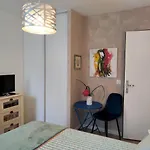 Les Hautes D'anastasia Bed and Breakfast Ροντέζ