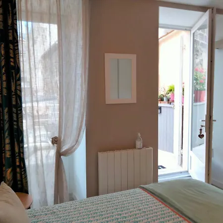 Les Hautes D'anastasia Oda ve Kahvaltı 4*