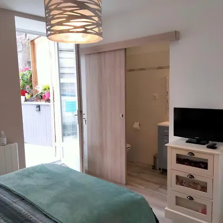 Les Hautes D'anastasia Bed & Breakfast 4*