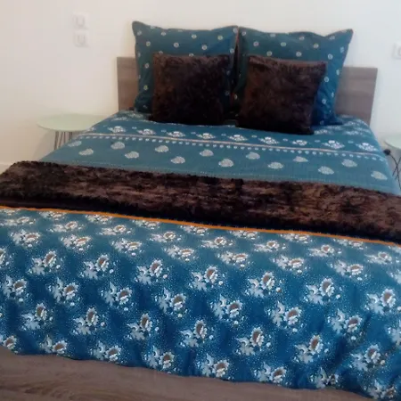 Les Hautes D'anastasia Bed & Breakfast