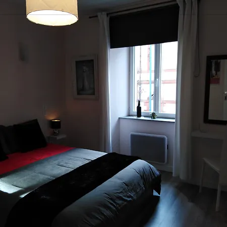 Les Hautes D'anastasia Bed & Breakfast