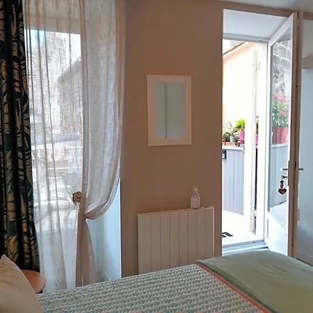 Les Hautes D'anastasia B&B